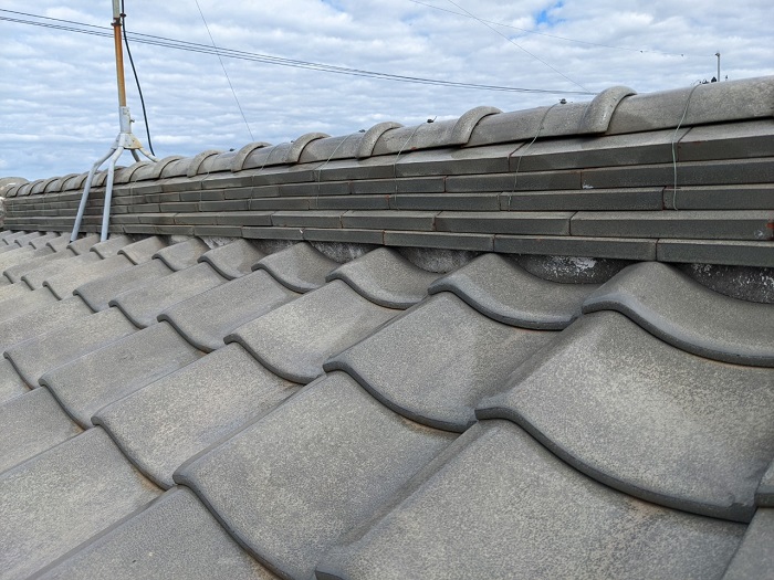 屋根工事で漆喰を打ち換える前の様子